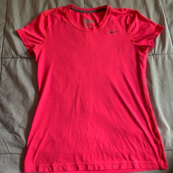hot pink nike dry fit tee - Picture 1 of 4